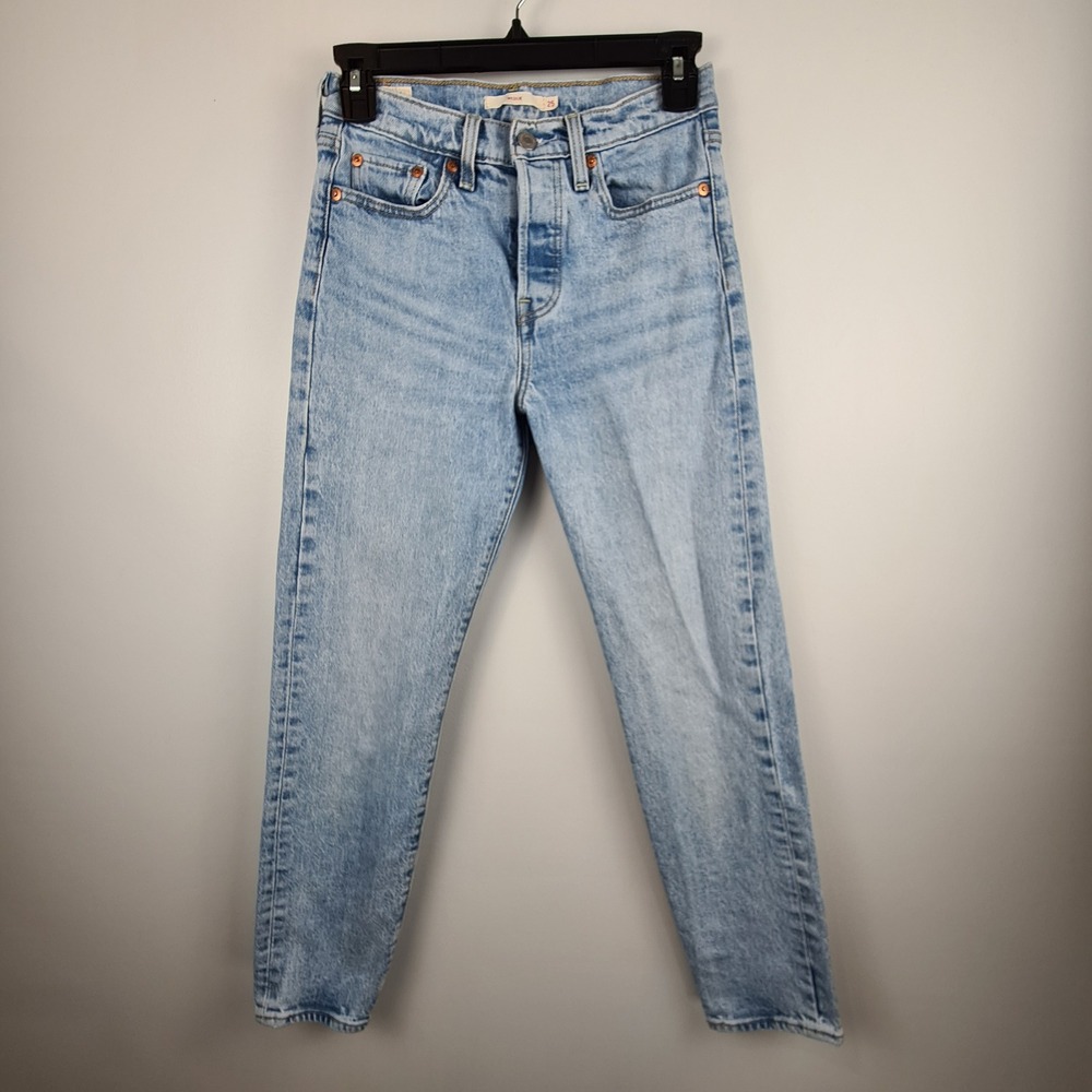 Levis Premium Wedgie Straight High Rise Jeans Light Wash Blue Size 25 Button Fly
